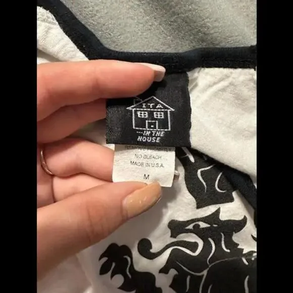 Twilight 'Team Cullen' T-Shirt - A Must-Have for Die-Hard Fans! - Picture 4 of 4